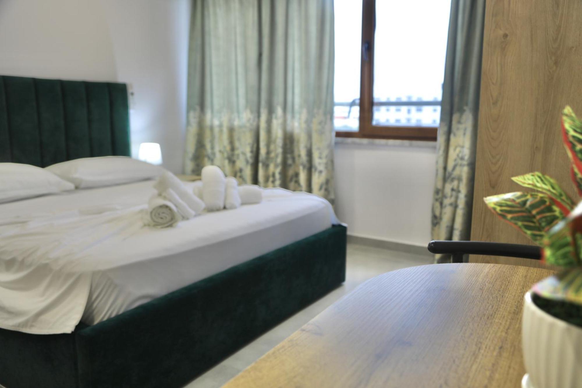 Sea View Apartments Golem  Bagian luar foto