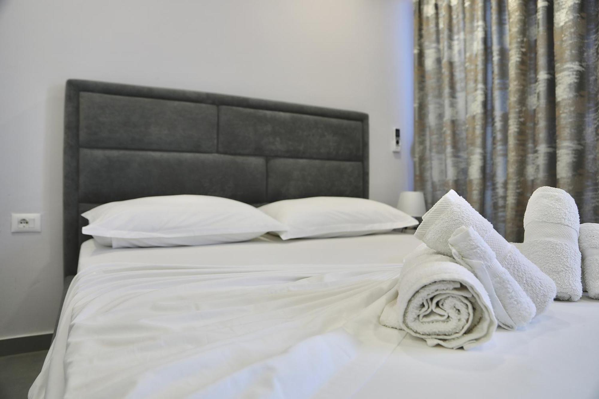 Sea View Apartments Golem  Bagian luar foto