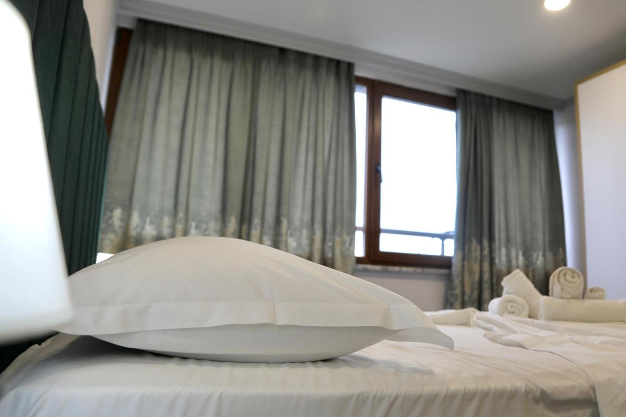 Sea View Apartments Golem  Bagian luar foto