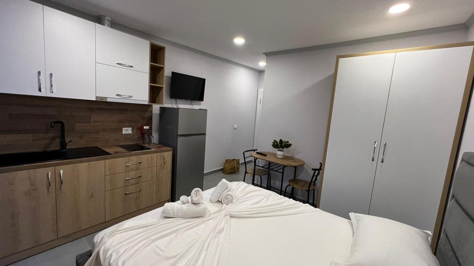 Sea View Apartments Golem  Bagian luar foto