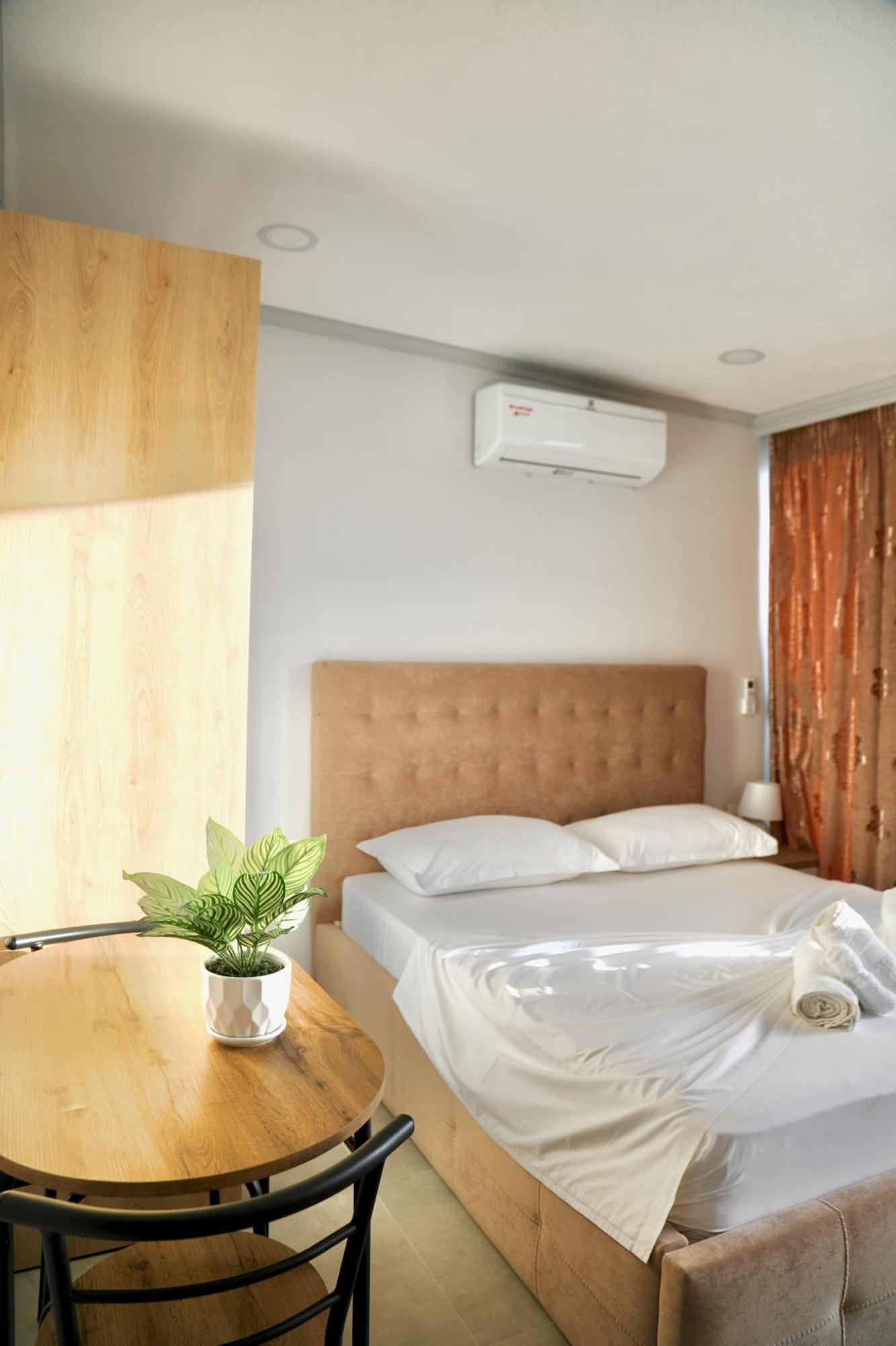 Sea View Apartments Golem  Bagian luar foto