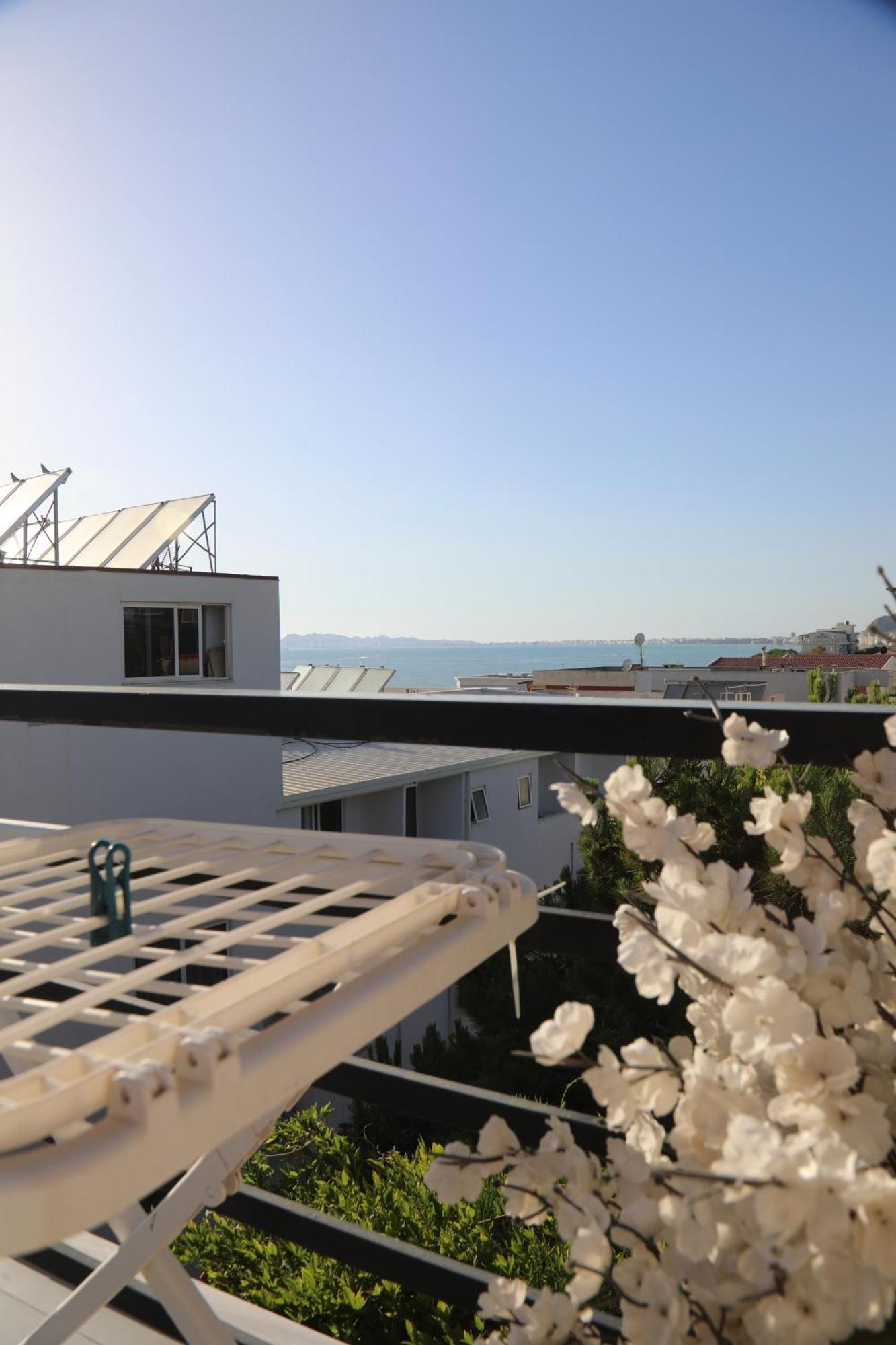 Sea View Apartments Golem  Bagian luar foto