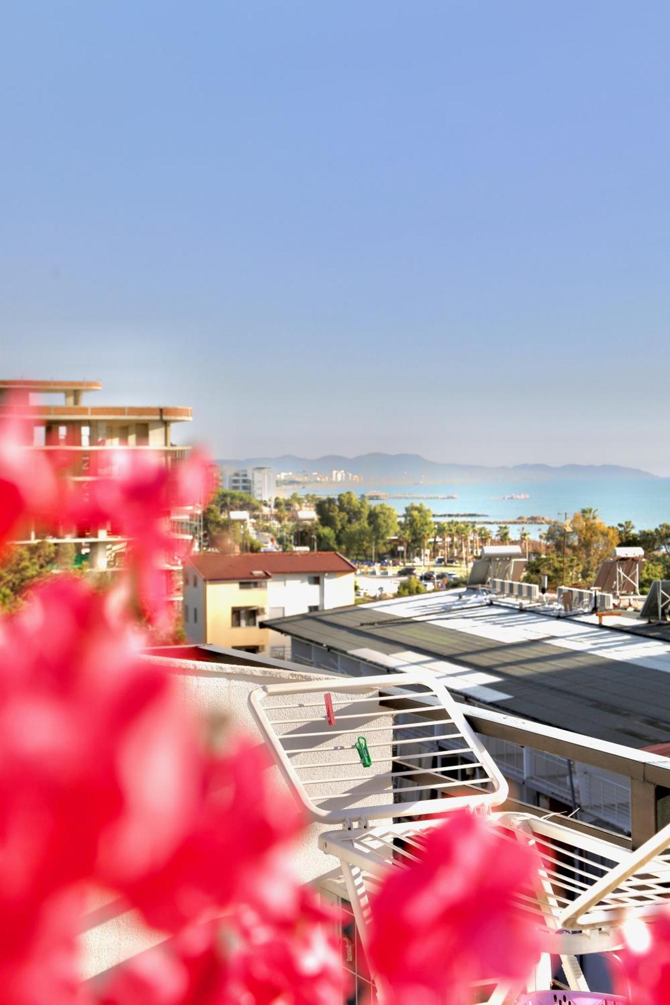 Sea View Apartments Golem  Bagian luar foto
