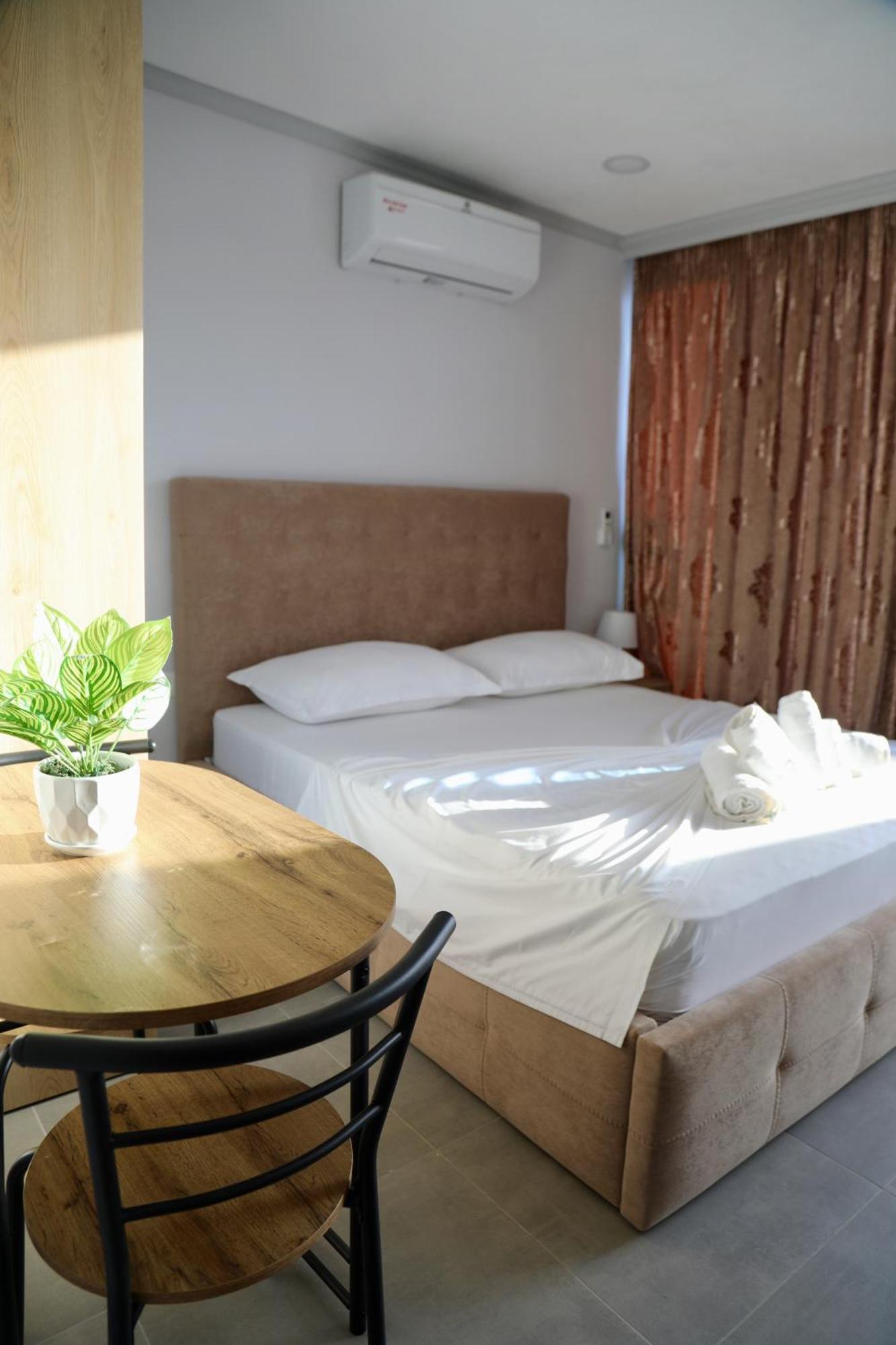 Sea View Apartments Golem  Bagian luar foto