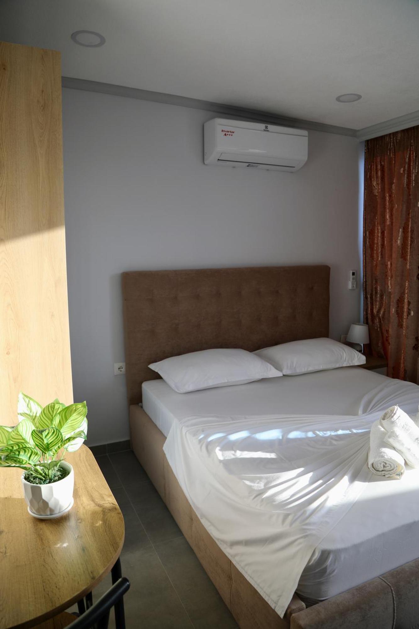 Sea View Apartments Golem  Bagian luar foto
