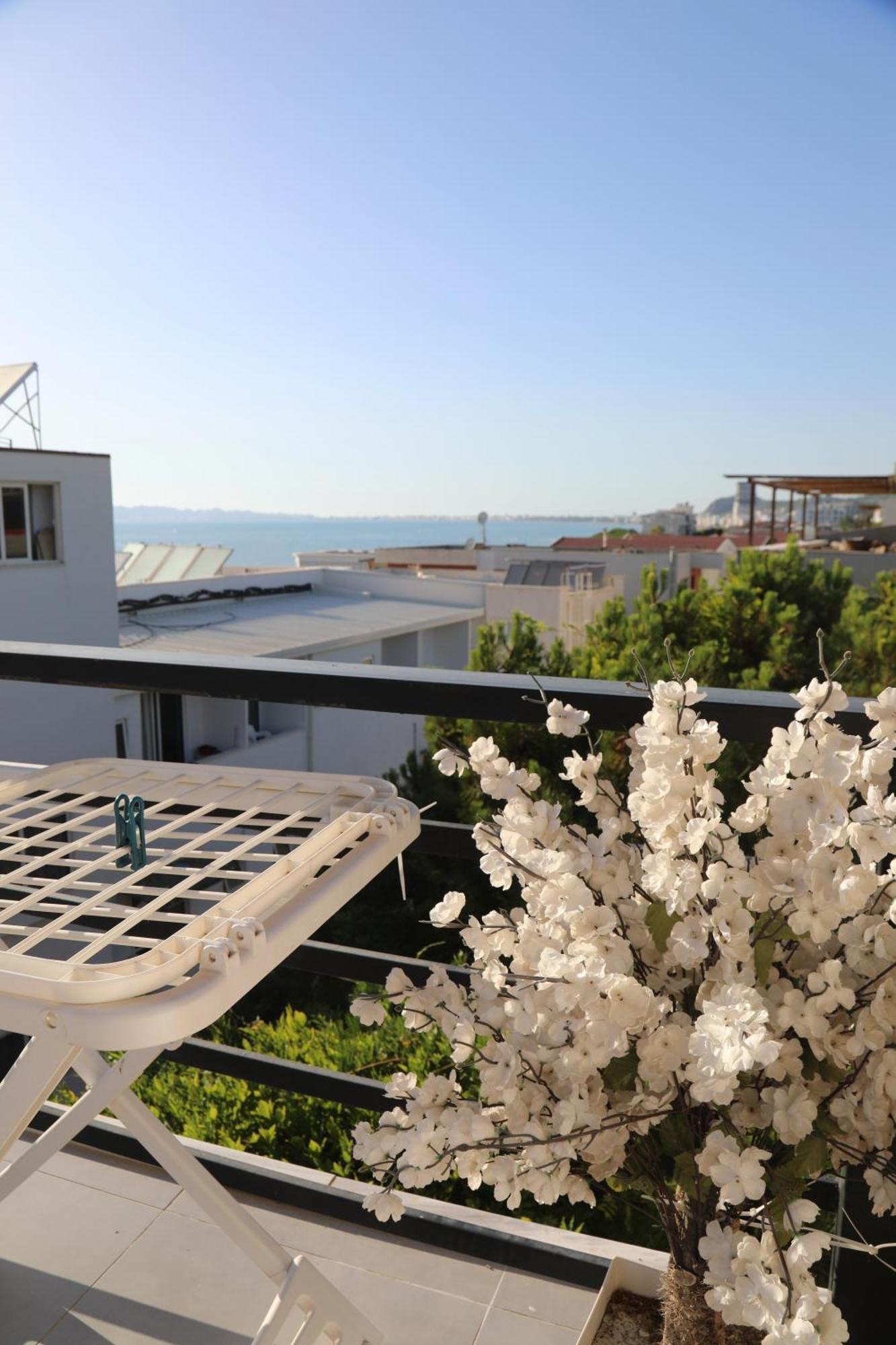 Sea View Apartments Golem  Bagian luar foto